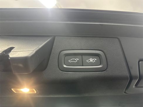 Used 2024 Volvo XC60 B5 Plus image 21