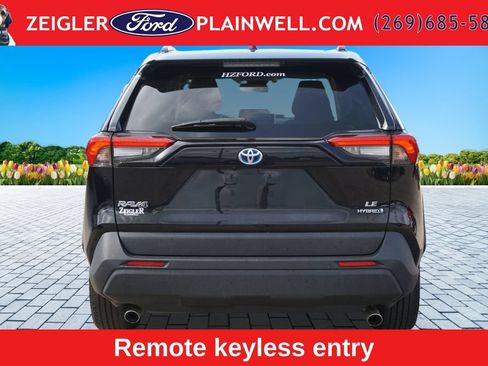Used 2023 Toyota RAV4 LE AWD/4WD image 4