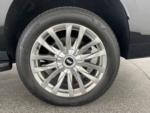 Used 2022 Cadillac Escalade ESV Premium Luxury image 52