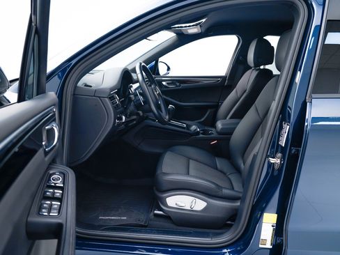 Used 2022 Porsche Macan image 19