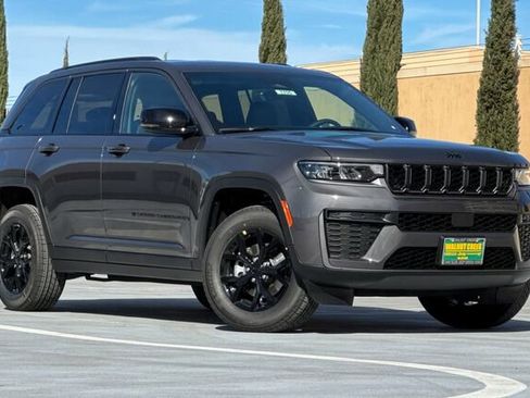New 2026 Jeep Grand Cherokee Altitude AWD/4WD image 2