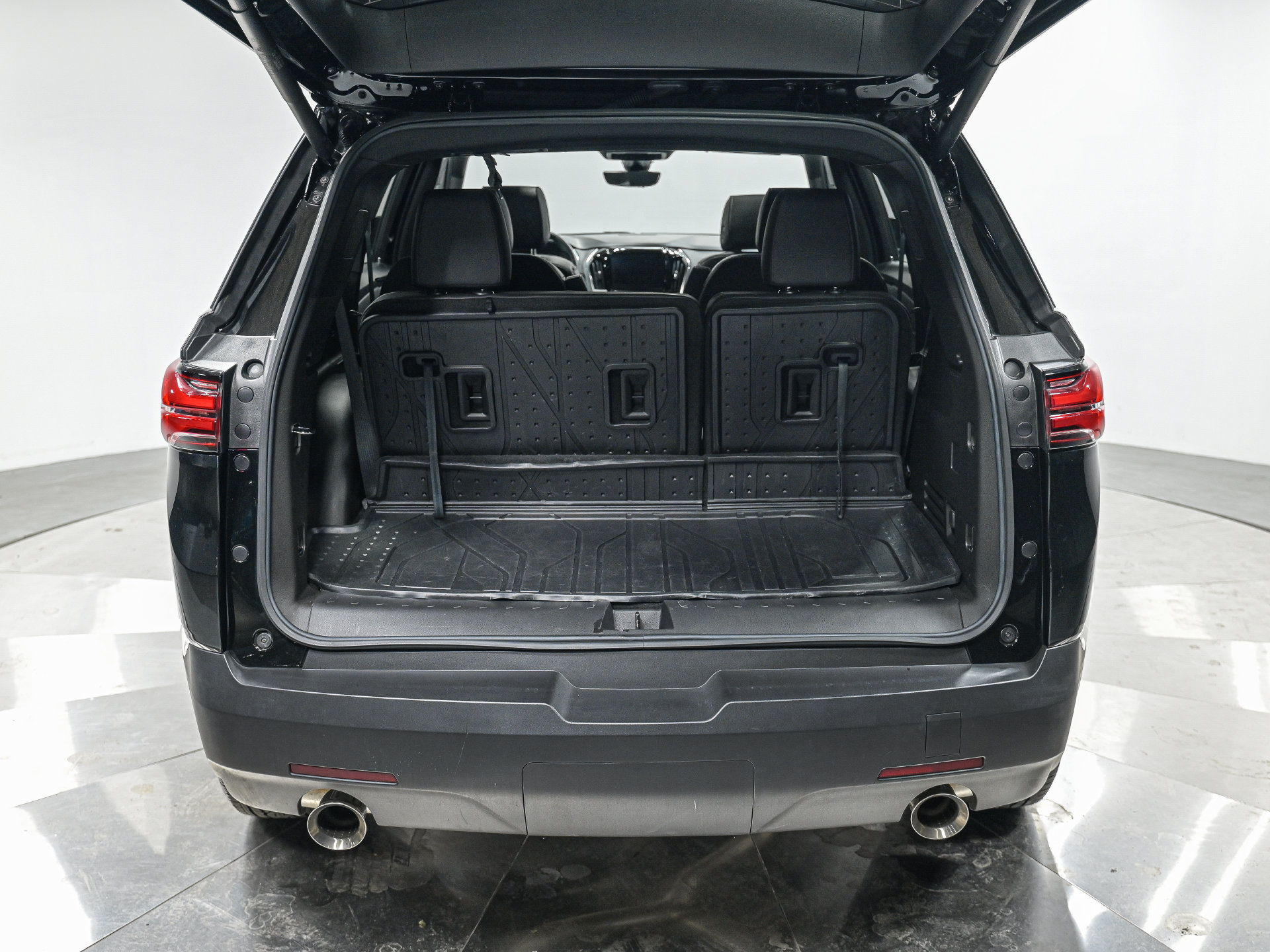 Used 2023 Chevrolet Traverse RS w/ LPO, Floor Liner Package AWD/4WD image 6