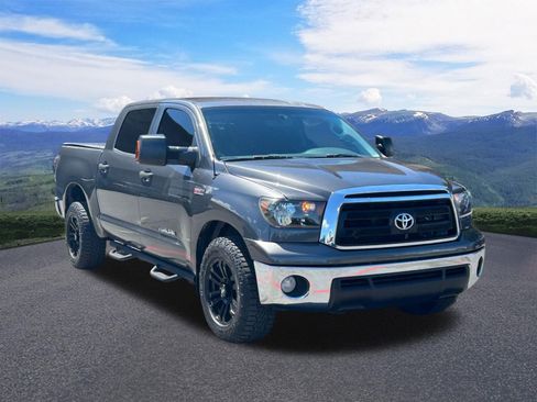 Used 2013 Toyota Tundra 4x4 CrewMax w/ Tow Pkg image 8