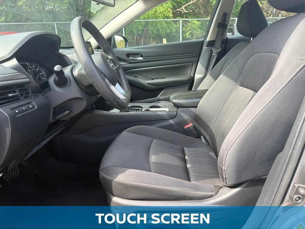 Used 2025 Nissan Altima 2.5 SV FWD image 10