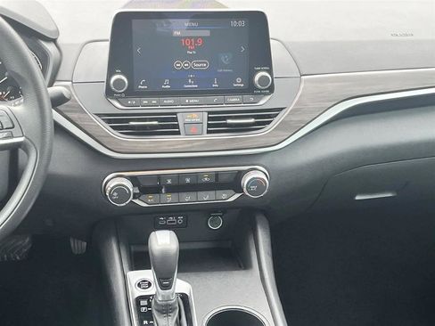 Used 2025 Nissan Altima 2.5 SV FWD image 20