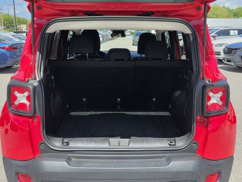 Used 2019 Jeep Renegade Altitude w/ Quick Order Package 2XM FWD image 10