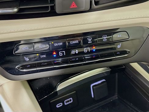 Used 2023 Buick Envision Preferred image 21