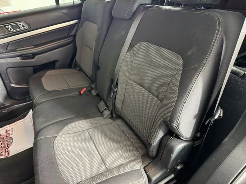 Used 2018 Ford Explorer XLT AWD/4WD image 35