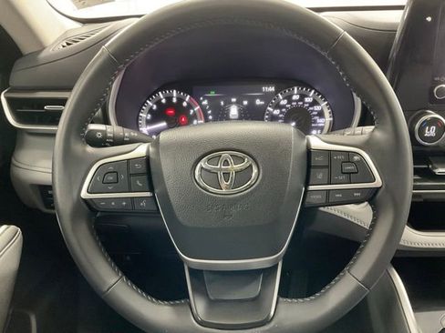 Used 2024 Toyota Highlander XLE AWD/4WD image 20