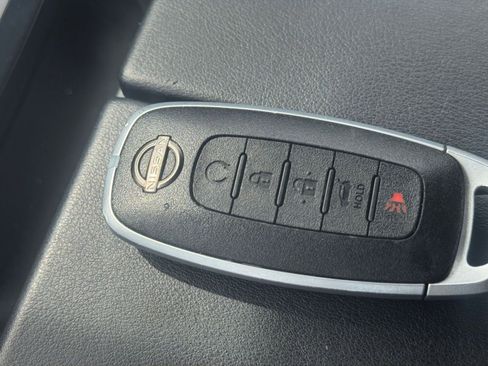 Used 2025 Nissan Rogue SV FWD image 25