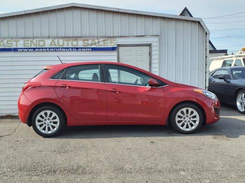 Used 2016 Hyundai Elantra GT image 2