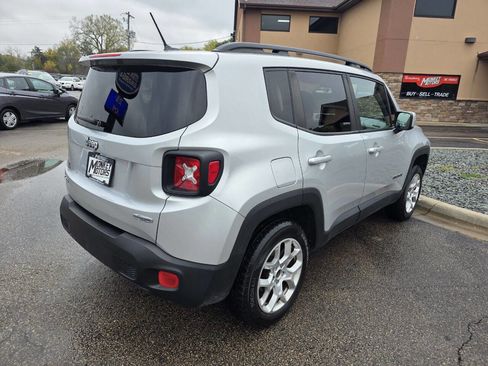 Used 2017 Jeep Renegade Latitude w/ Cold Weather Group image 9