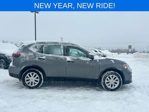 Used 2017 Nissan Rogue S image 7