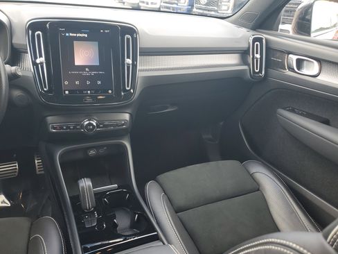 Used 2021 Volvo XC40 P8 Recharge w/ Advanced Package image 18