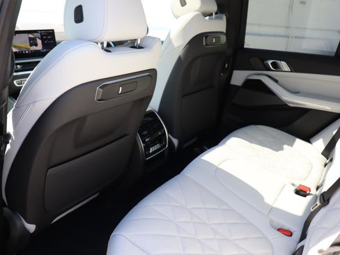 Used 2025 BMW X5 sDrive40i w/ Premium Package image 13