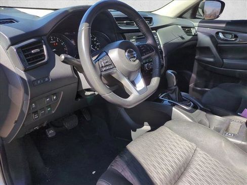 Used 2018 Nissan Rogue SV image 11