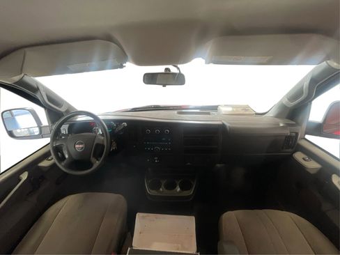 Used 2017 GMC Savana 3500 image 22