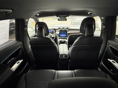 Used 2024 Mercedes-Benz GLC 300 4MATIC image 27