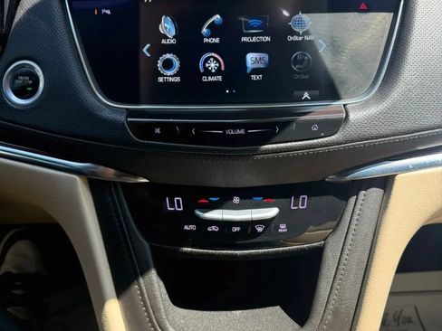 Used 2018 Cadillac XT5 FWD image 13