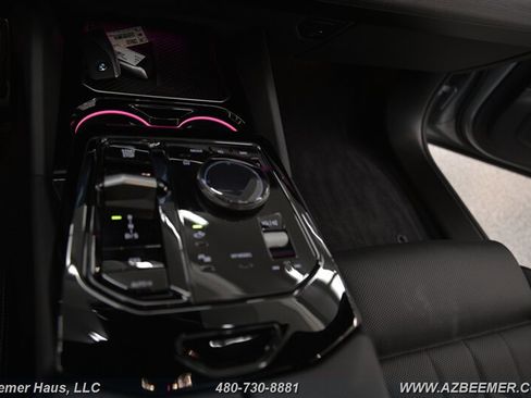 Used 2025 BMW 550e xDrive w/ Premium Package AWD/4WD image 34