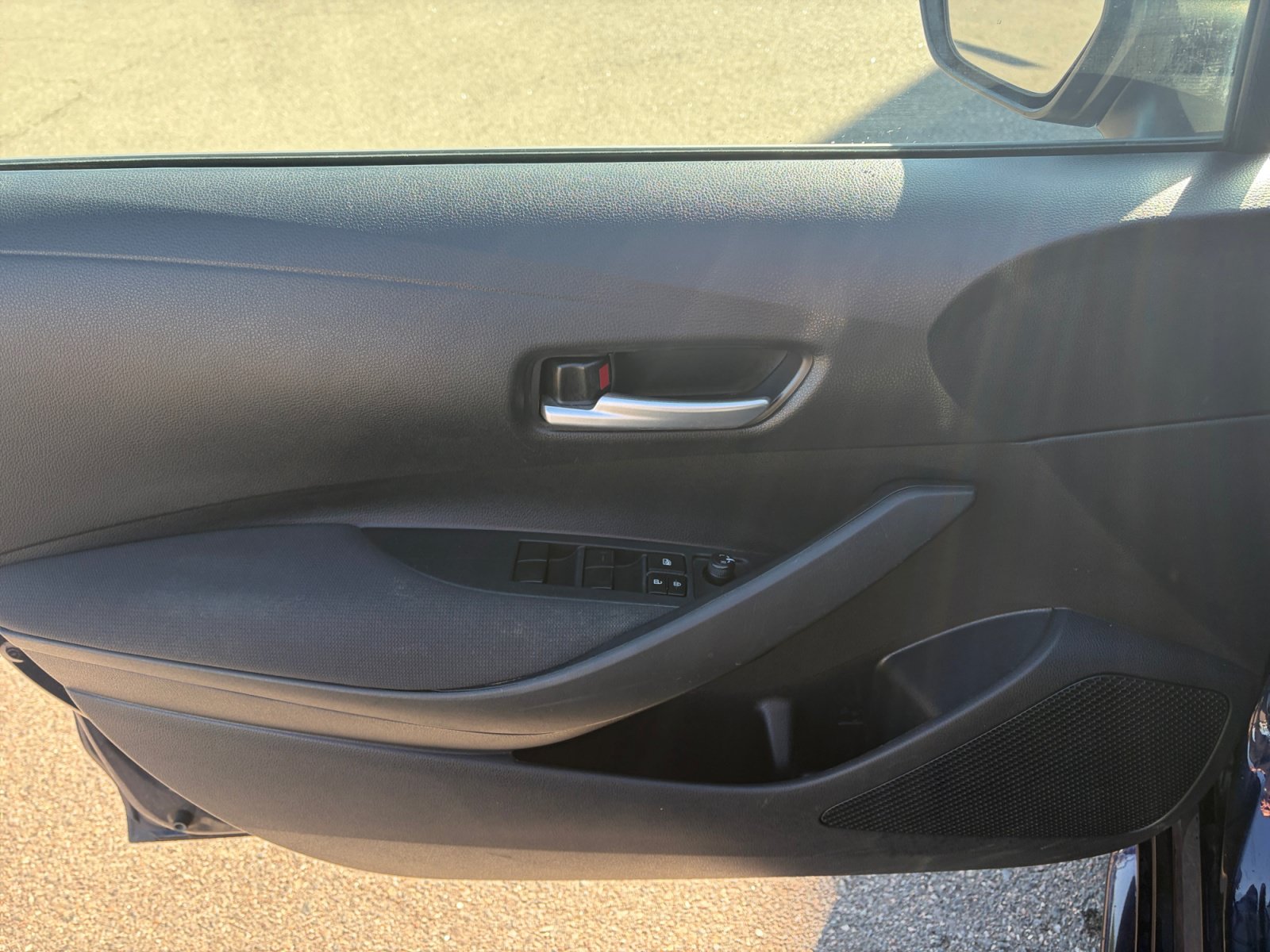 Used 2020 Toyota Corolla LE FWD image 12