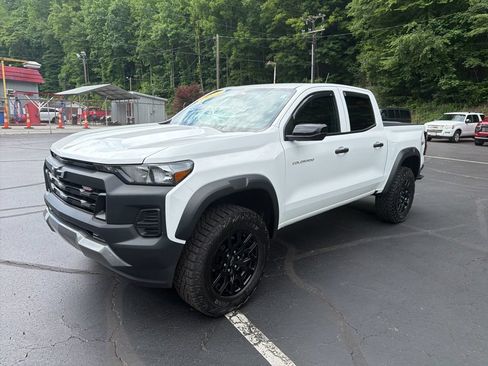 Certified 2024 Chevrolet Colorado Trail Boss AWD/4WD image 2