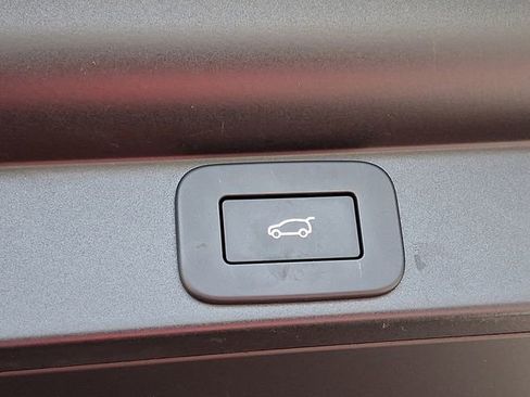 Used 2025 Land Rover Range Rover Long Wheelbase Autobiography image 35