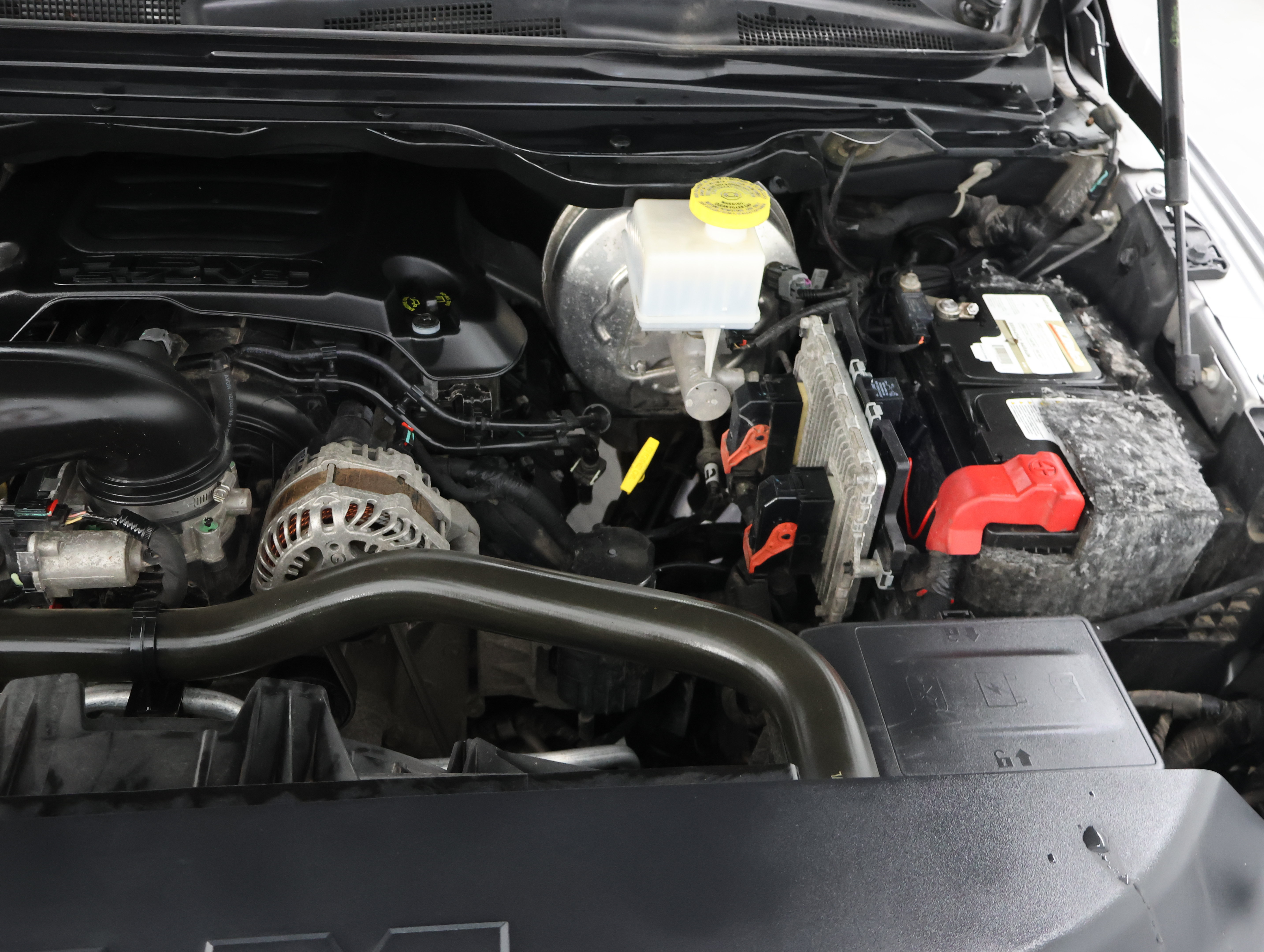 Used 2019 RAM 1500 Laramie w/ Sport Appearance Package AWD/4WD image 17