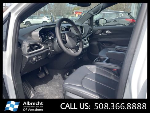 New 2026 Chrysler Pacifica Select w/ S Appearance Package AWD/4WD image 9