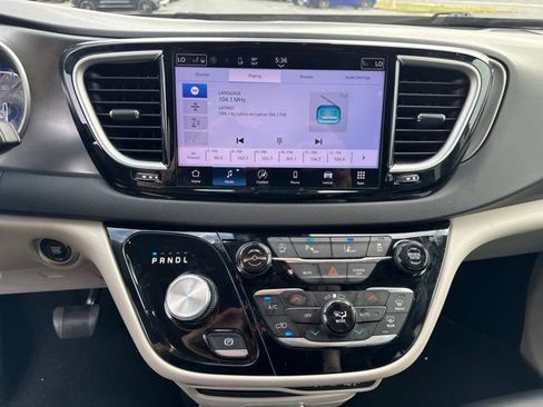Used 2024 Chrysler Pacifica Touring-L FWD image 29