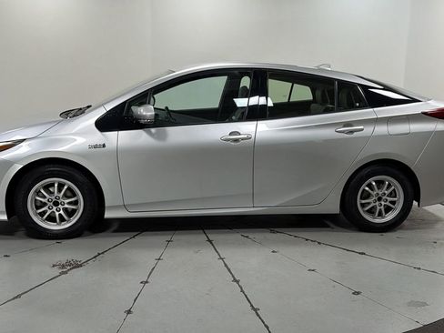 Used 2017 Toyota Prius Prime Premium image 8