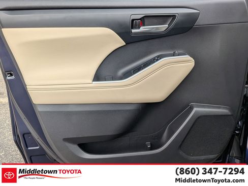 Used 2023 Toyota Highlander XLE image 10