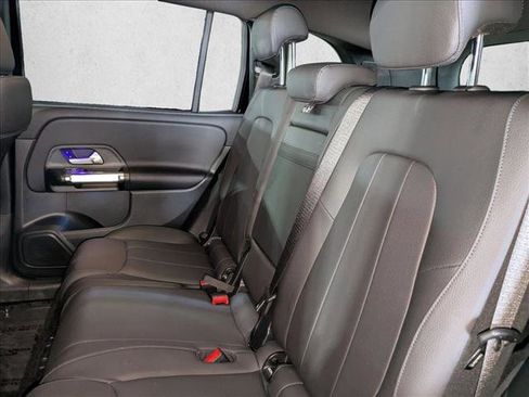 Used 2025 Mercedes-Benz GLB 250 image 23