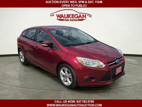 Used 2013 Ford Focus SE w/ SE Winter Pkg FWD image 3