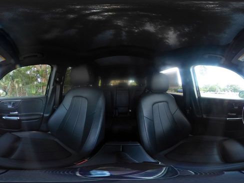 Used 2025 Mercedes-Benz GLB 250 image 44
