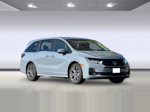 New 2026 Honda Odyssey Touring image 6