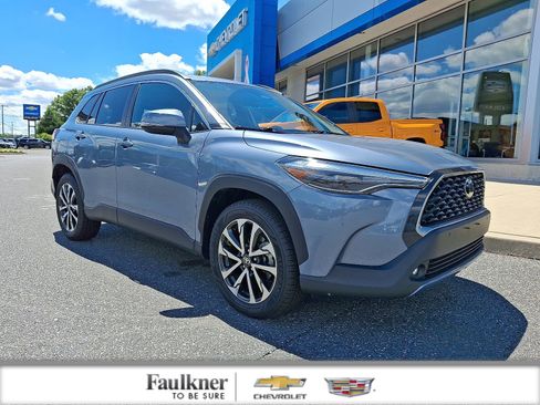 Used 2024 Toyota Corolla Cross XLE AWD/4WD image 1