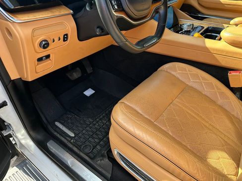 Used 2022 Jeep Grand Wagoneer Series III w/ Rear Seat Video Group 1 AWD/4WD image 19
