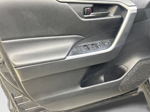 Used 2021 Toyota RAV4 LE FWD image 31