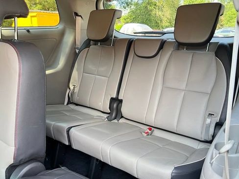 Used 2017 Kia Sedona LX w/ LX Essentials Premium Package FWD image 16