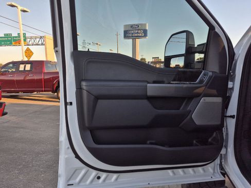 New 2026 Ford F250 Lariat w/ Black Appearance Package image 15