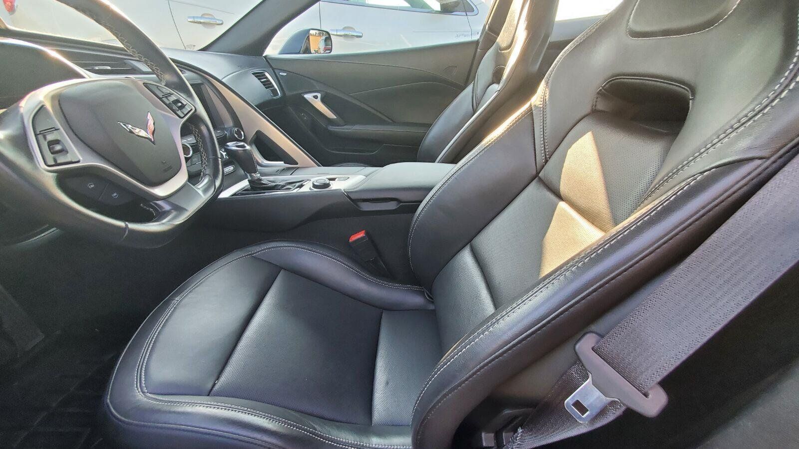 Used 2019 Chevrolet Corvette Stingray Coupe w/ Carbon Flash Badge Package RWD image 4