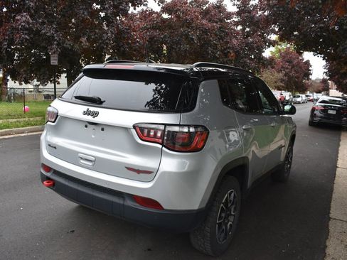 Used 2025 Jeep Compass Trailhawk AWD/4WD image 5