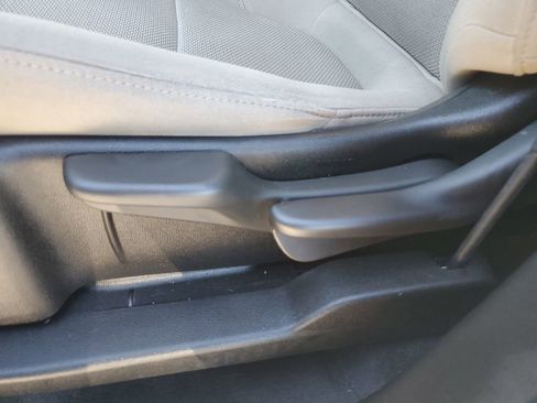 Used 2022 Chevrolet Traverse LS image 21