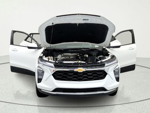 Used 2024 Chevrolet Trax LT FWD image 15