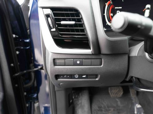 Used 2024 Nissan Rogue SL image 11