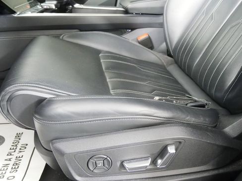 Used 2019 Audi e-tron Prestige w/ Prestige Package image 10