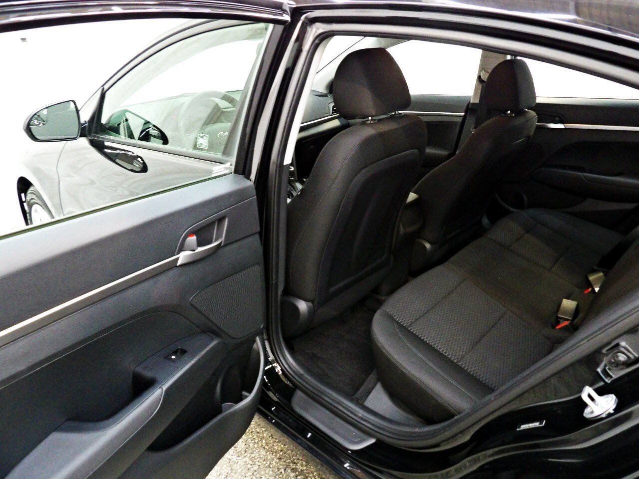 Used 2019 Hyundai Elantra SE w/ Cargo Package FWD image 10