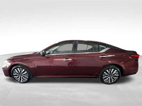 Used 2025 Nissan Altima 2.5 SV FWD image 8