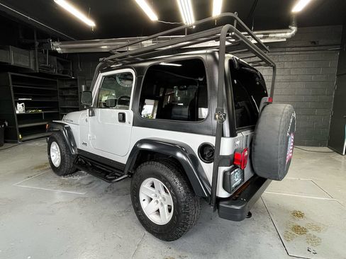 Used 2005 Jeep Wrangler Rubicon AWD/4WD image 5